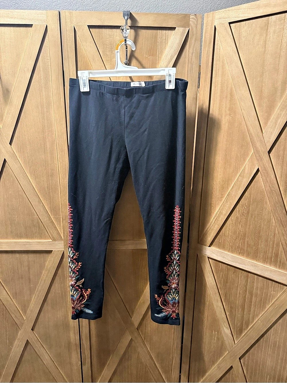 JW Los Angeles Floral Embroidered Ankle Leggings